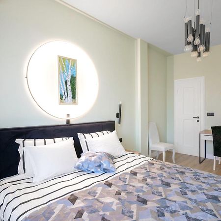 Urban Charm & Comfort - Chic 2Bd In Prime Location By Flat Mаnager Sofia Luaran gambar