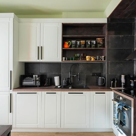 Urban Charm & Comfort - Chic 2Bd In Prime Location By Flat Mаnager Sofia Luaran gambar