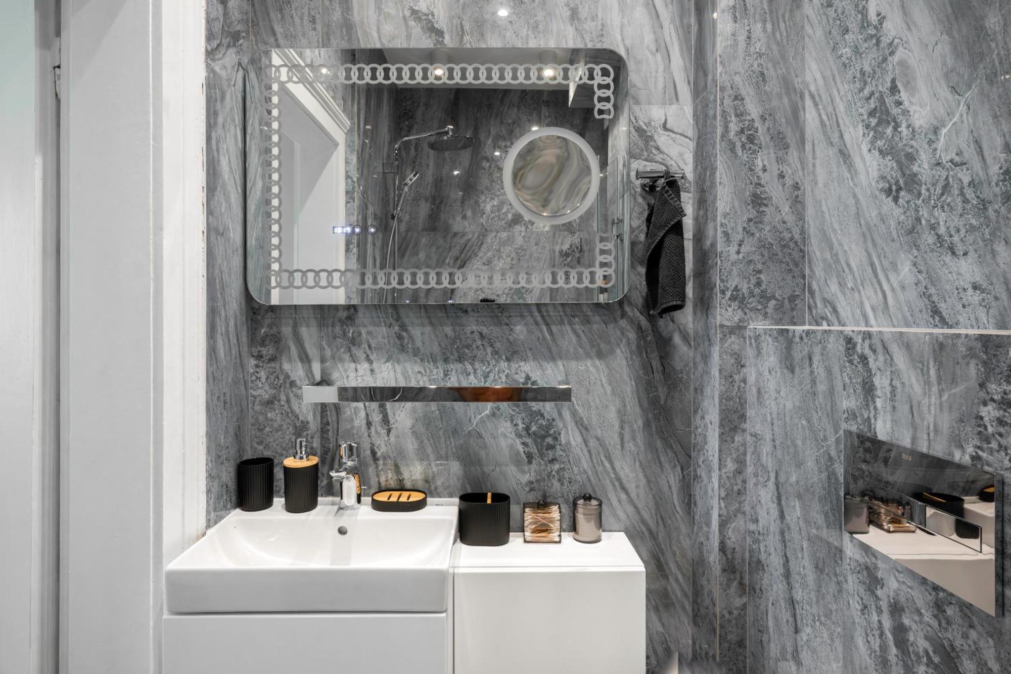 Urban Charm & Comfort - Chic 2Bd In Prime Location By Flat Mаnager Sofia Luaran gambar