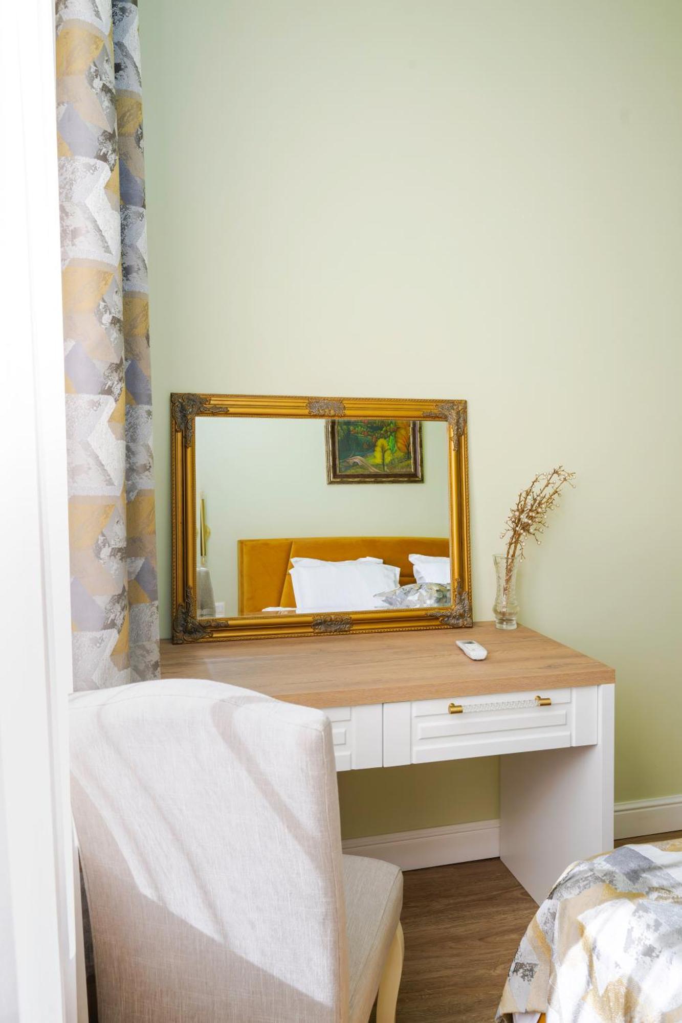 Urban Charm & Comfort - Chic 2Bd In Prime Location By Flat Mаnager Sofia Luaran gambar